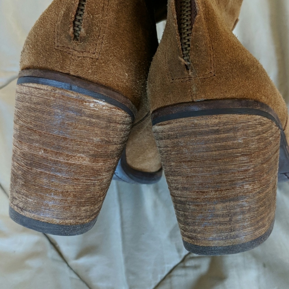 Boots - Picture 3 of 5